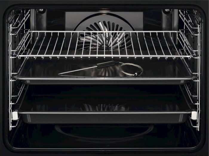 Vgradna pečica Electrolux EOE7P31Z, črno steklo, piroliza - Image 3