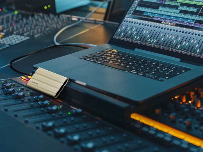 Samsung T7 Zunanji SSD 1TB Type-C USB 3.2 Gen2 NVMe, IP65, Shield, bež - Image 5