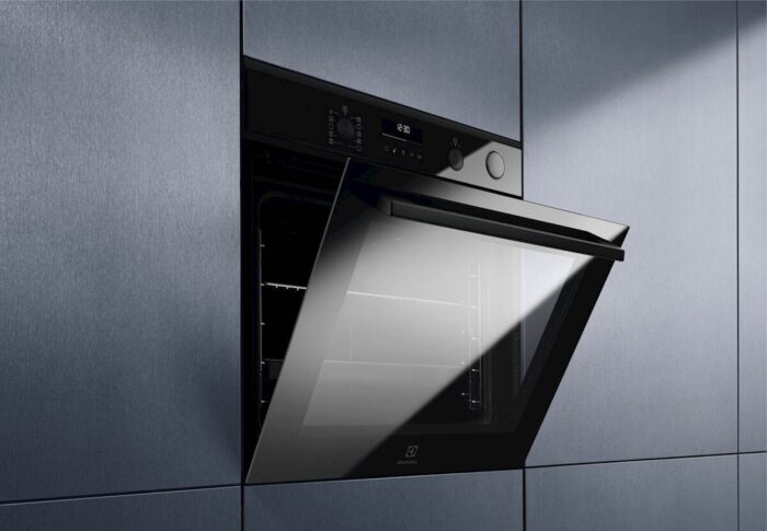 Vgradna pečica Electrolux EOC6P77H, piroliza, dodatek pare, Pure Black - Image 4