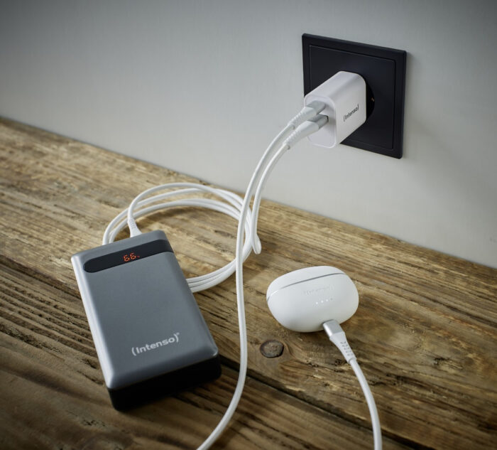 Intenso 30W napajalnik z USB-C in USB-A W30AC - Image 6