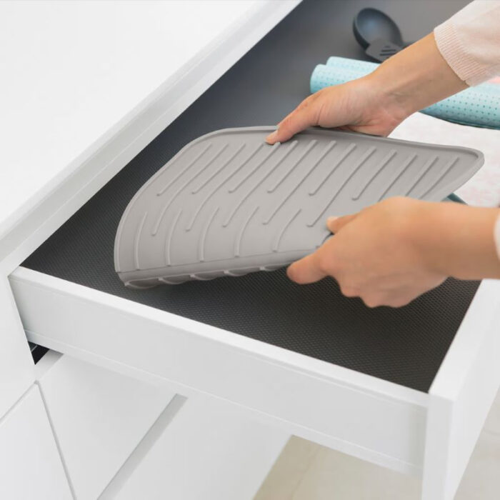 Brabantia silikonska podloga za sušenje posode siva 230042 - Image 3